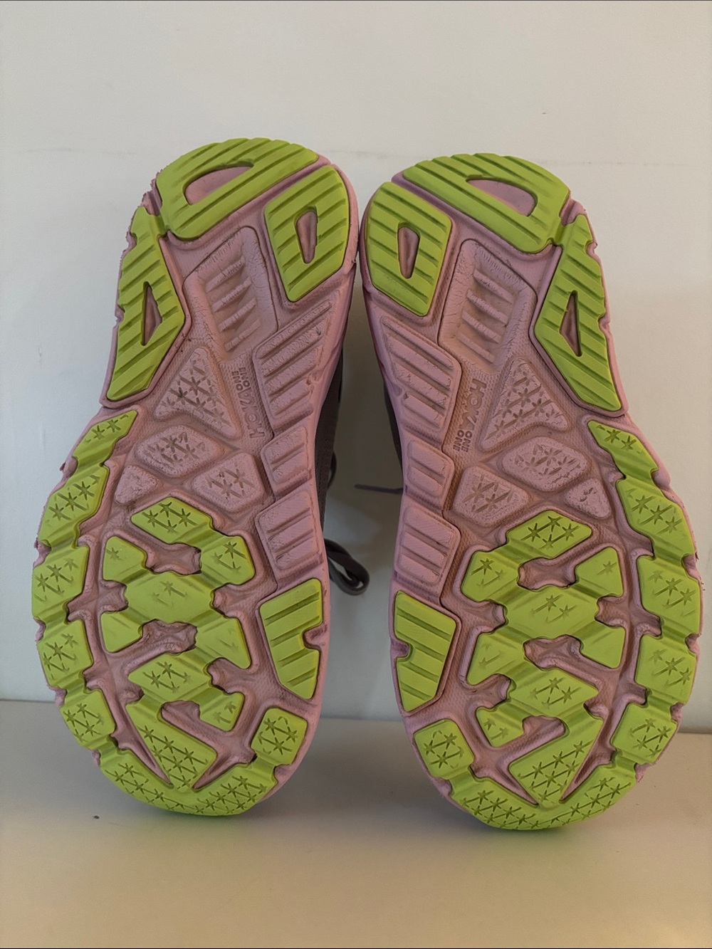 Hoka Women’s Arahi 7 Running Sneaker - Picture 6 of 7